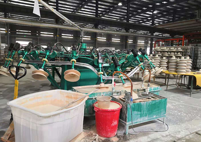 Suspended automatic glazing machine